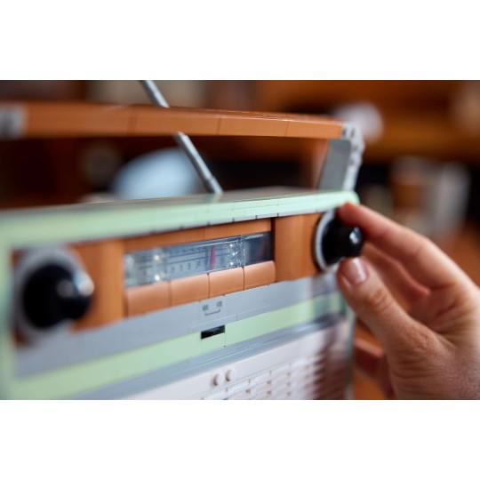 LEGO Icons 10334 : La radio rétro