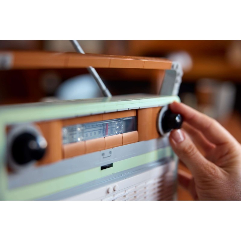 LEGO Icons 10334 : La radio rétro