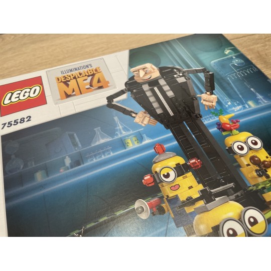 LEGO Moi, Moche et Méchant  75582 - Gru et les Minions en briques