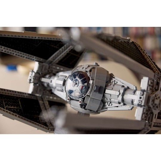 LEGO Star Wars 75382 : L’intercepteur TIE UCS. TIE Interceptor - Ultimate Collector Series