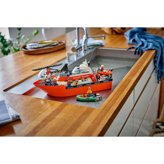 LEGO City 60504 : Le bateau de sauvetage et l’hélicoptère des garde-côtes