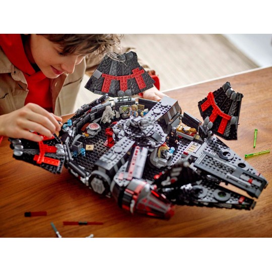 LEGO Star Wars 75389 : Le Faucon Noir