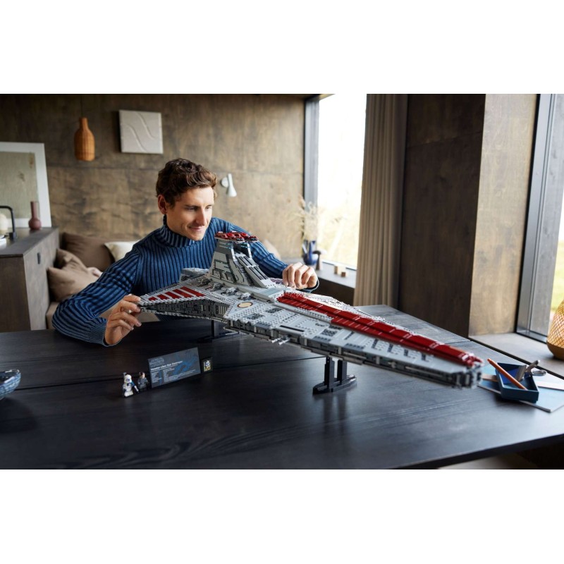 LEGO Star Wars UCS 75367 : Le croiseur d’assaut de classe Venator de la République (Ultimate Collector Series)