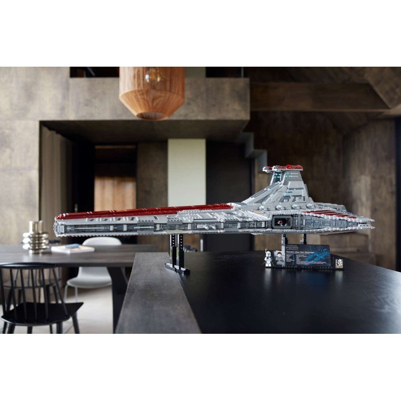 LEGO Star Wars UCS 75367 : Le croiseur d’assaut de classe Venator de la République (Ultimate Collector Series)