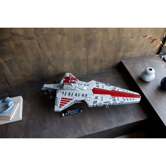 LEGO Star Wars UCS 75367 : Le croiseur d’assaut de classe Venator de la République (Ultimate Collector Series)