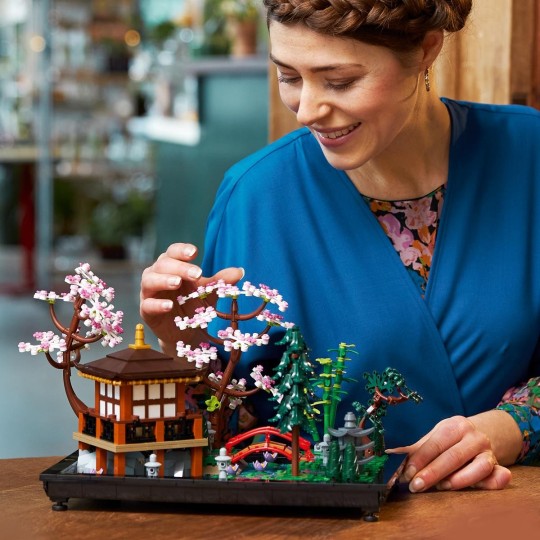 Lego ICONS 10315 - Le jardin paisible