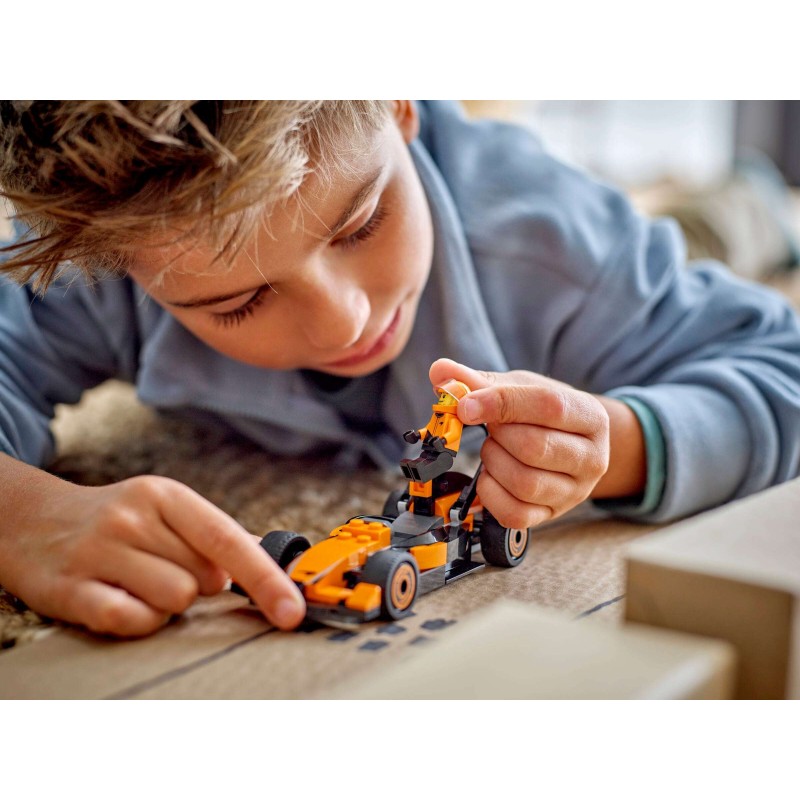 LEGO City 60442 : Voiture de course McLaren avec pilote de F1